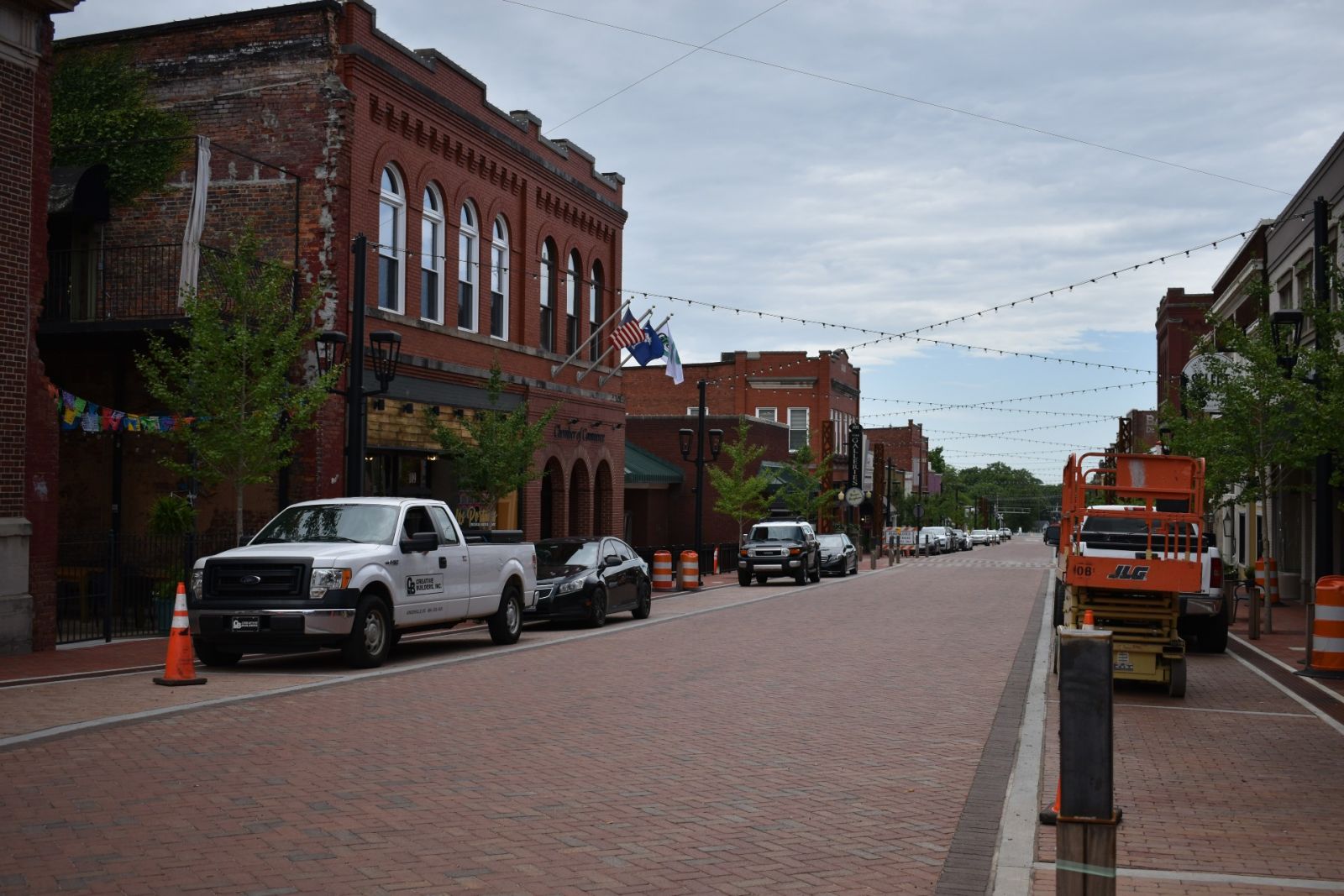 Select Dining, located across from the Greer Chamber of Commerce, was one of three restaurants that opened on Trade Street during its streetscape improvements. (Photo/Molly Hulsey)
