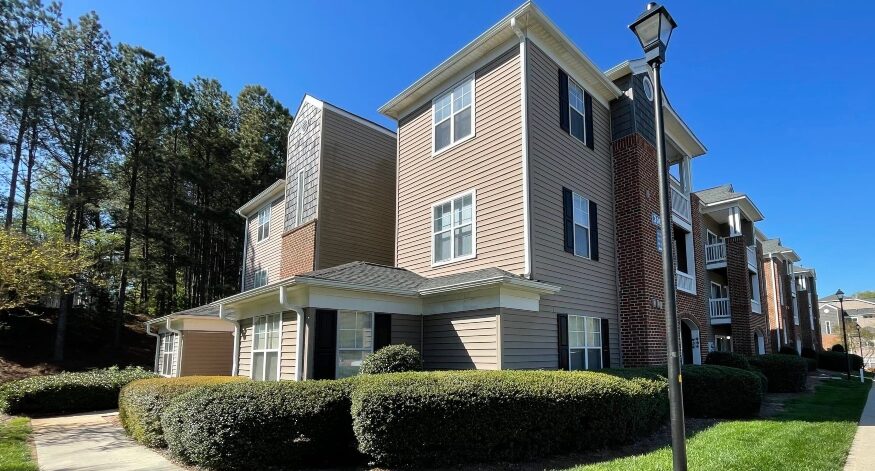 Palmetto Place Apartments in Fort Mill recently was acquired by Weidner Apartment Homes, marking the company’s first multifamily community in South Carolina. (Photo/Weidner Apartment Homes)
