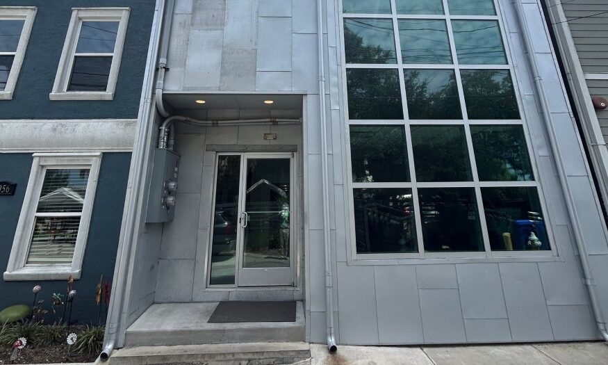 The lease of 1058 E. Mantague Ave. in North Charleston was handled by Davis Swing and Brent Case. (Photo/Coldwell Banker Commercial Atlantic)