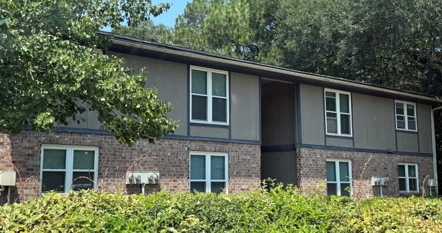 Treehaven Apartments in Summerville has changed ownership, with JLL arranging acquisition and renovation financing for the multifamily community. (Photo/JLL)