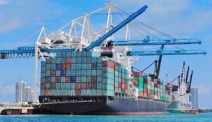 Falling oil prices and a widening trade deficit are reshaping the U.S. economic outlook, with economists still expecting the Federal Reserve to raise interest rates later this year. (Photo/DepositPhotos)