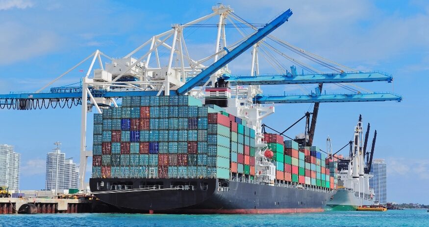 Falling oil prices and a widening trade deficit are reshaping the U.S. economic outlook, with economists still expecting the Federal Reserve to raise interest rates later this year. (Photo/DepositPhotos)
